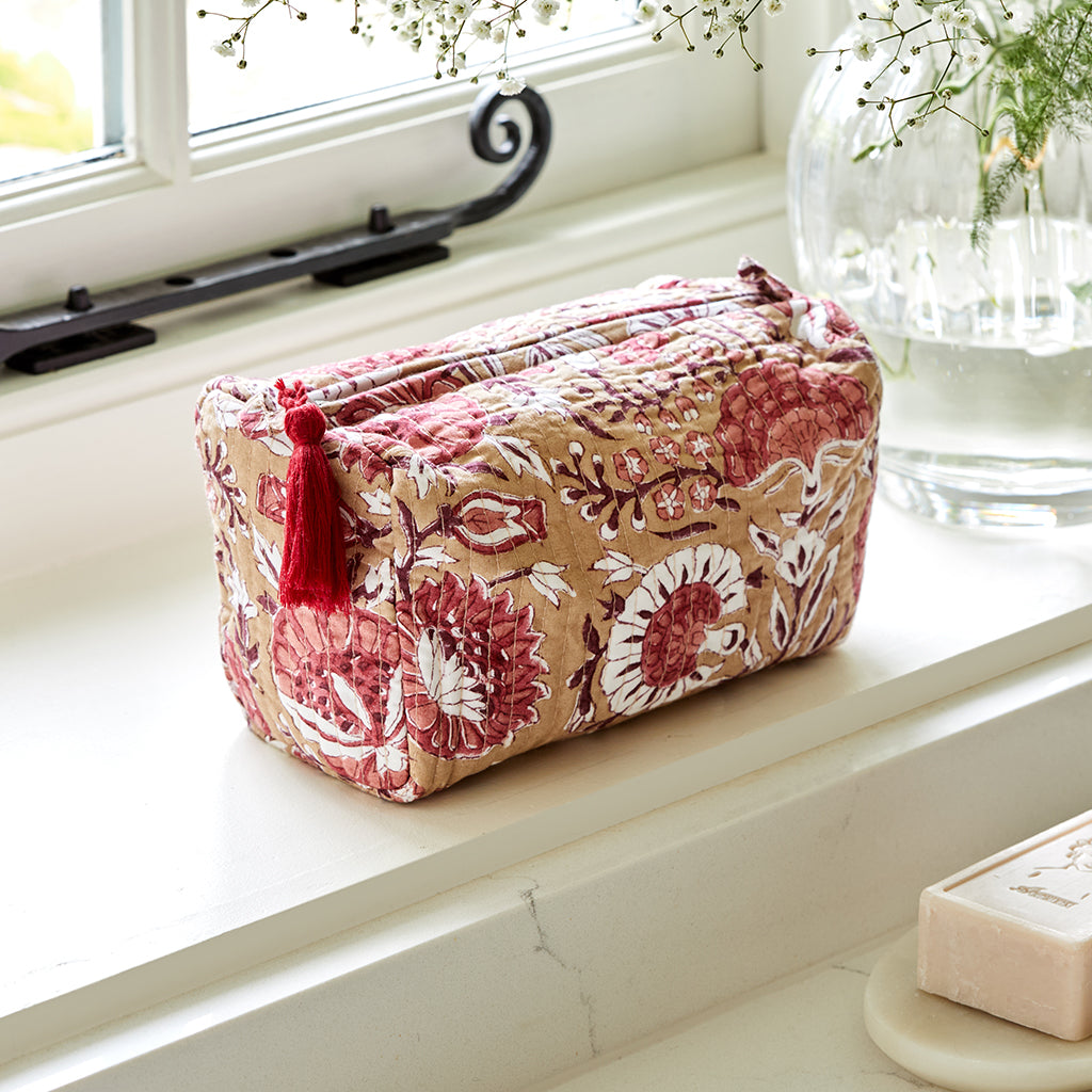 Geranium make up bag