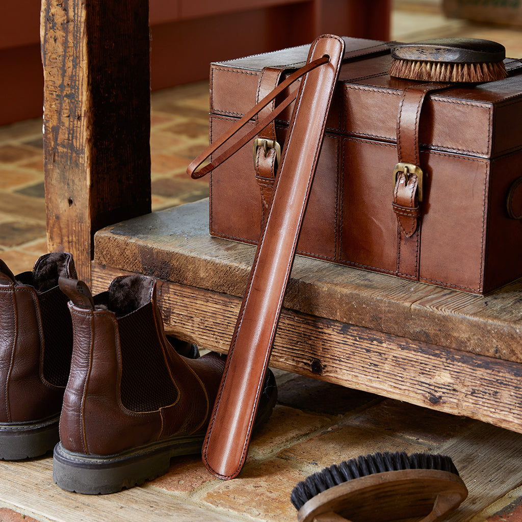 Leather shoe horn with leather hkeepsake trunk