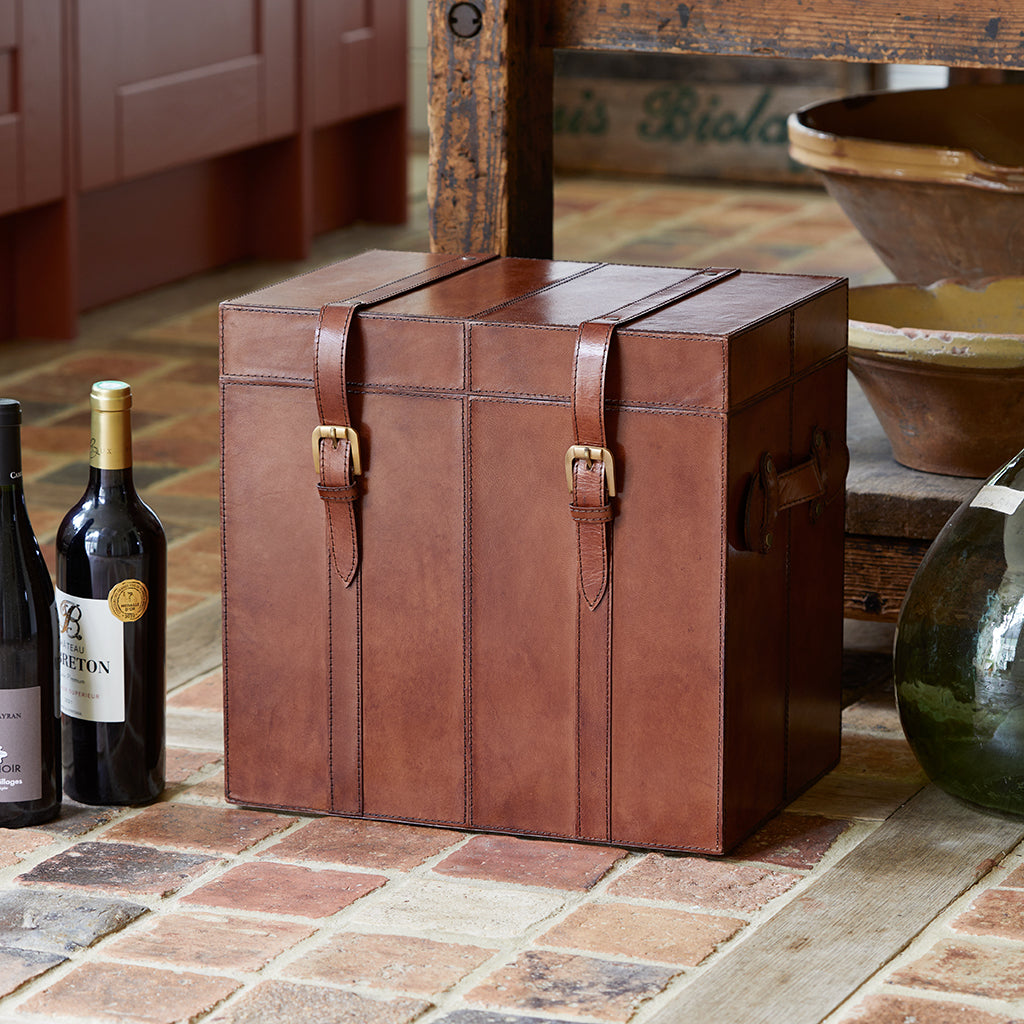 LEATHER WINE TRUNK CLOSED