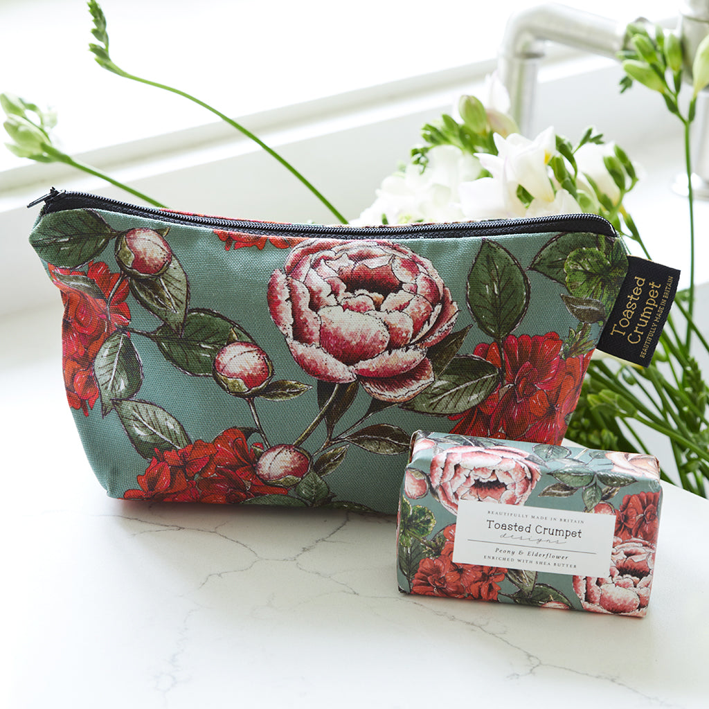 Vintage Green In Full Bloom Make up Bag and Soap Set