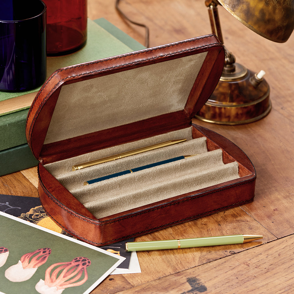 Leather pen box for four open